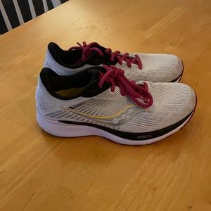 Saucony Guide 14 women’s shoes